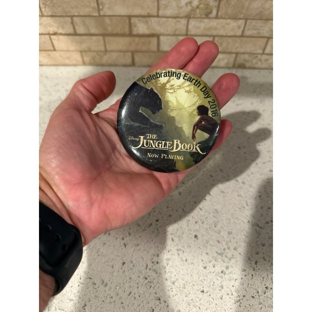 Disney button pin bundle - Picture 4 of 7